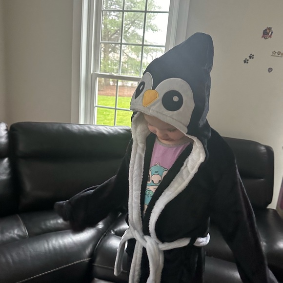 NWT PENGUIN COVER UP ROBE - Picture 4 of 6